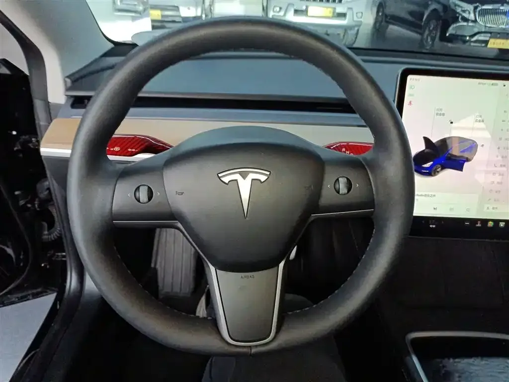Tesla Model 3 — фото 3