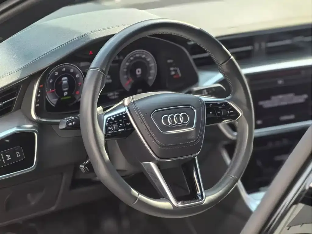Audi A6L — фото 2