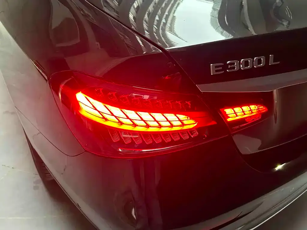 Mercedes-Benz E-Class — фото 8