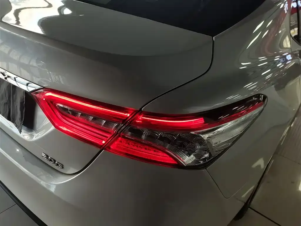 Toyota Camry — фото 3