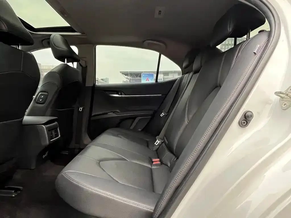 Toyota Camry 2022 из CN, фото 2