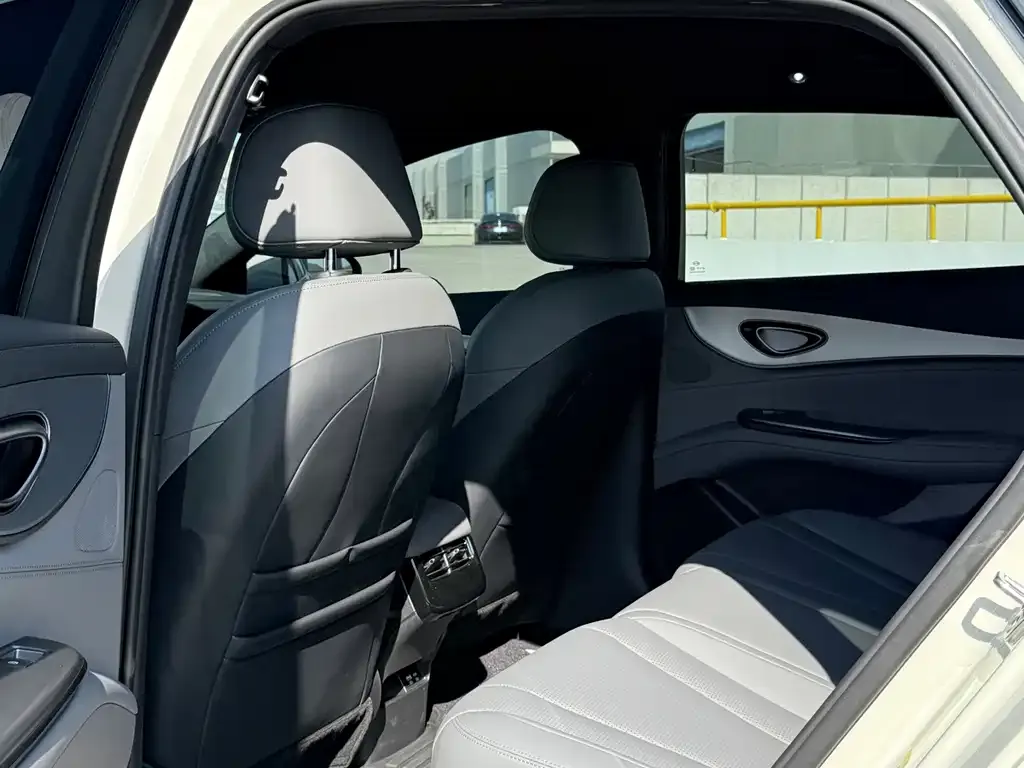 BYD Seal 07 DM-i 2025 из CN, фото 2