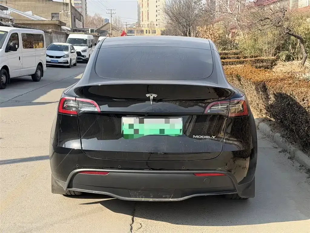 Tesla Model Y — фото 5
