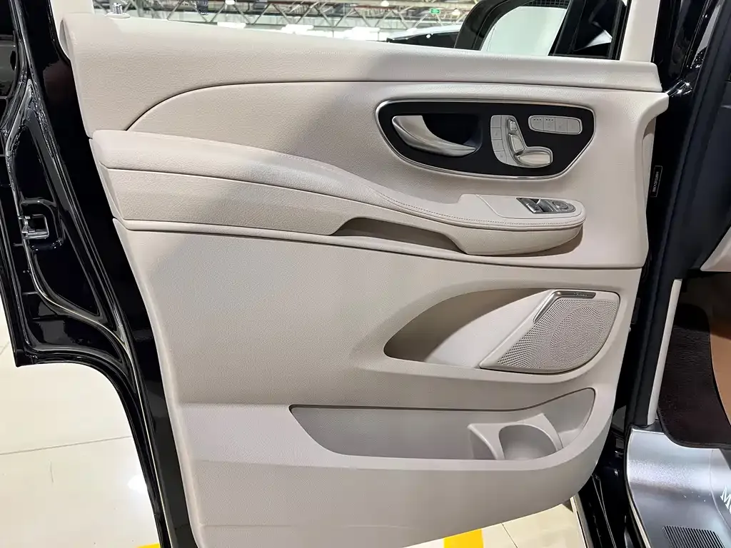 Mercedes-Benz V-Class 2025 из CN, фото 2