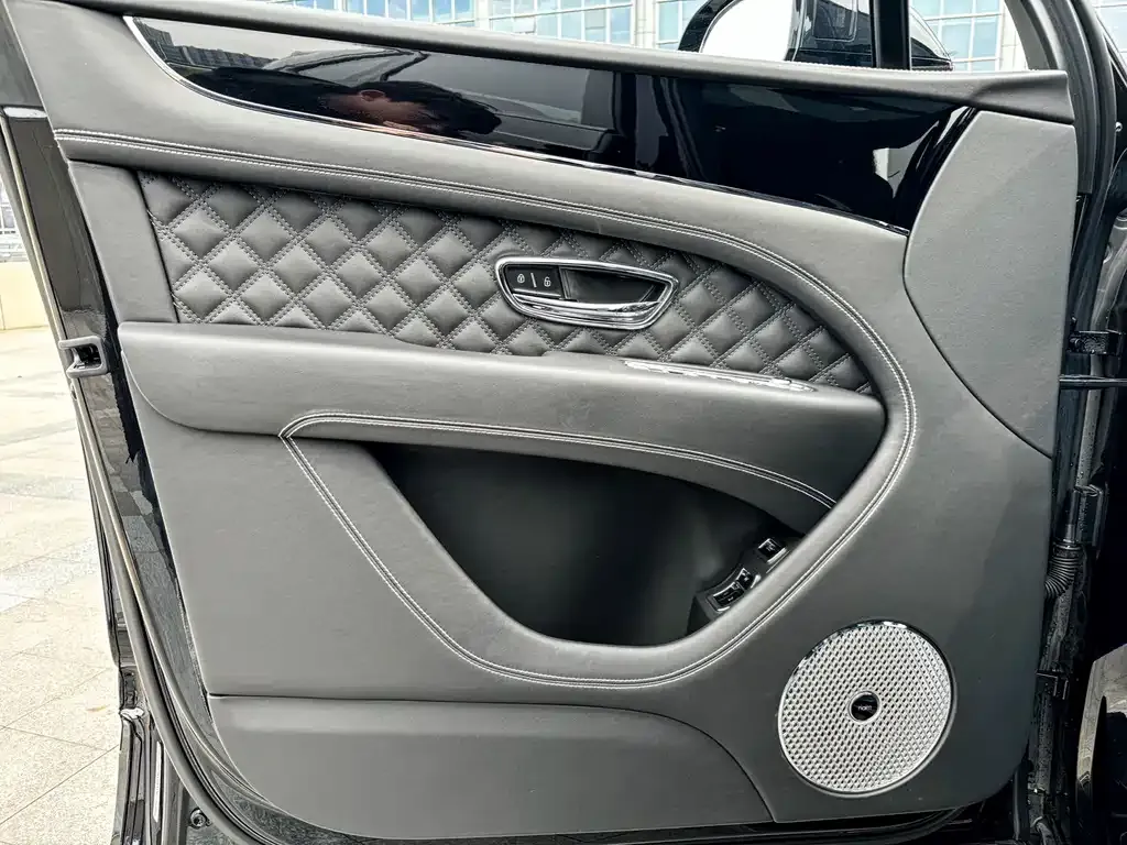 Bentley Bentayga 2022 из CN, фото 2