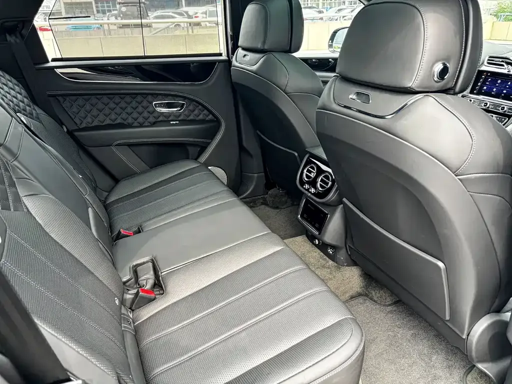 Bentley Bentayga 2022 из CN, фото 9