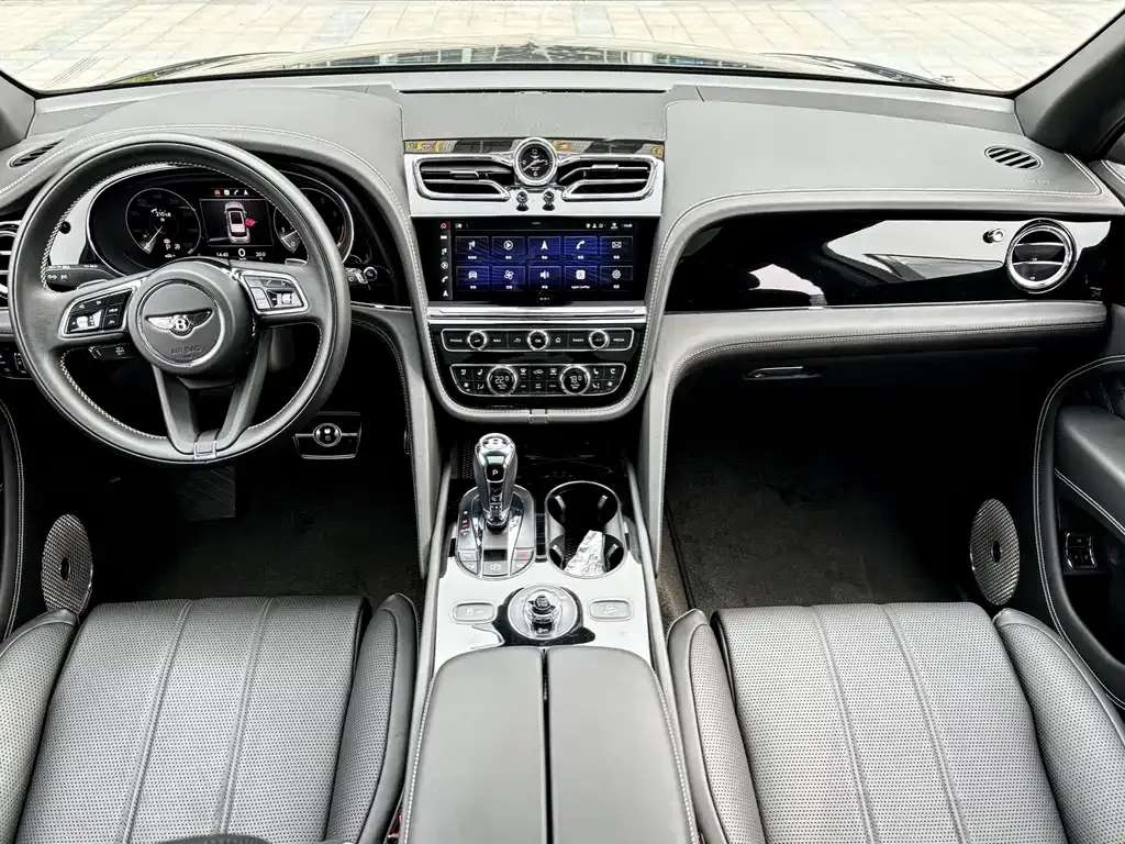 Bentley Bentayga 2022 из CN, фото 10