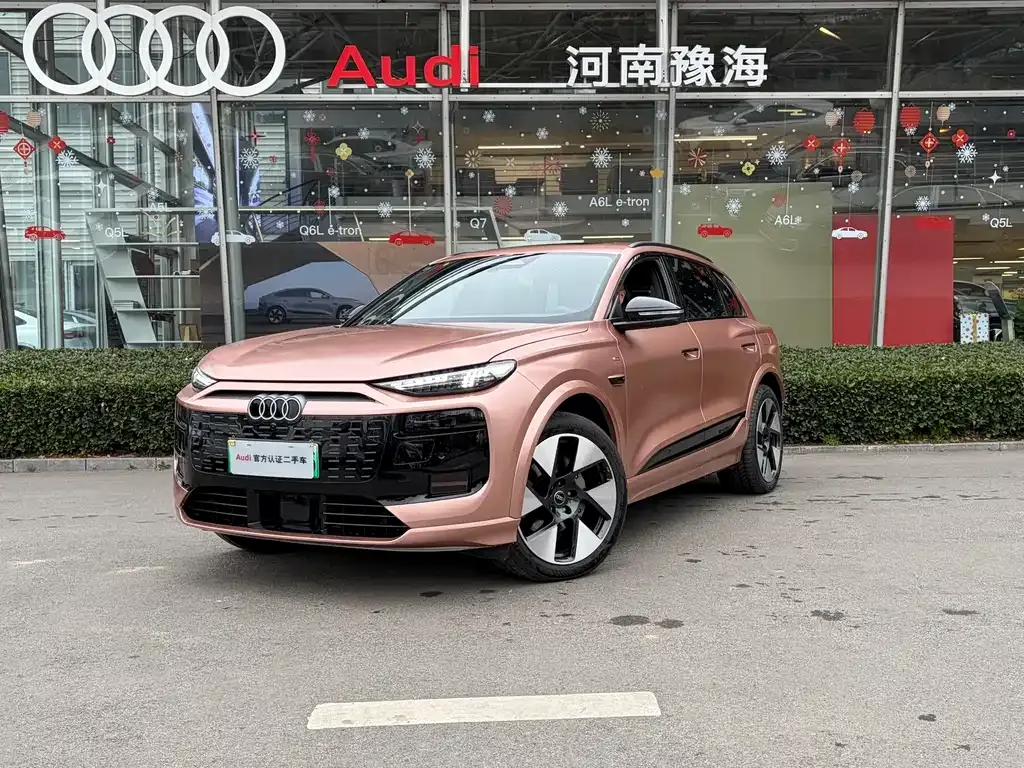 Audi Q6L e-tron — фото 1