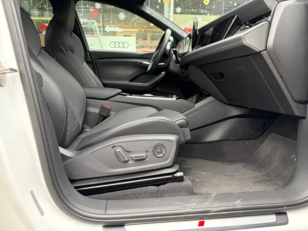 Audi Q6L e-tron — фото 4