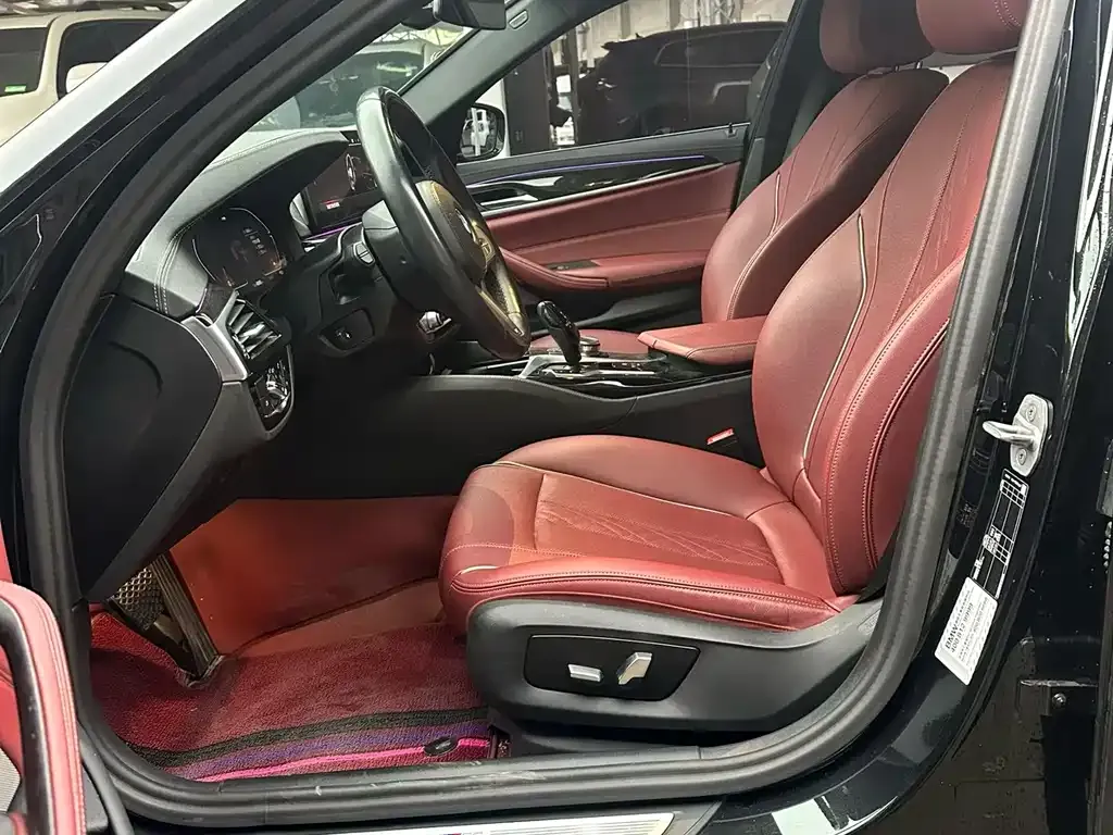 BMW 5 Series 2023 из CN, фото 3