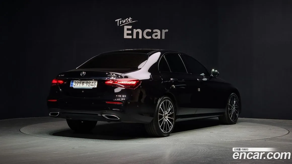 Mercedes-Benz E-Class — фото 2