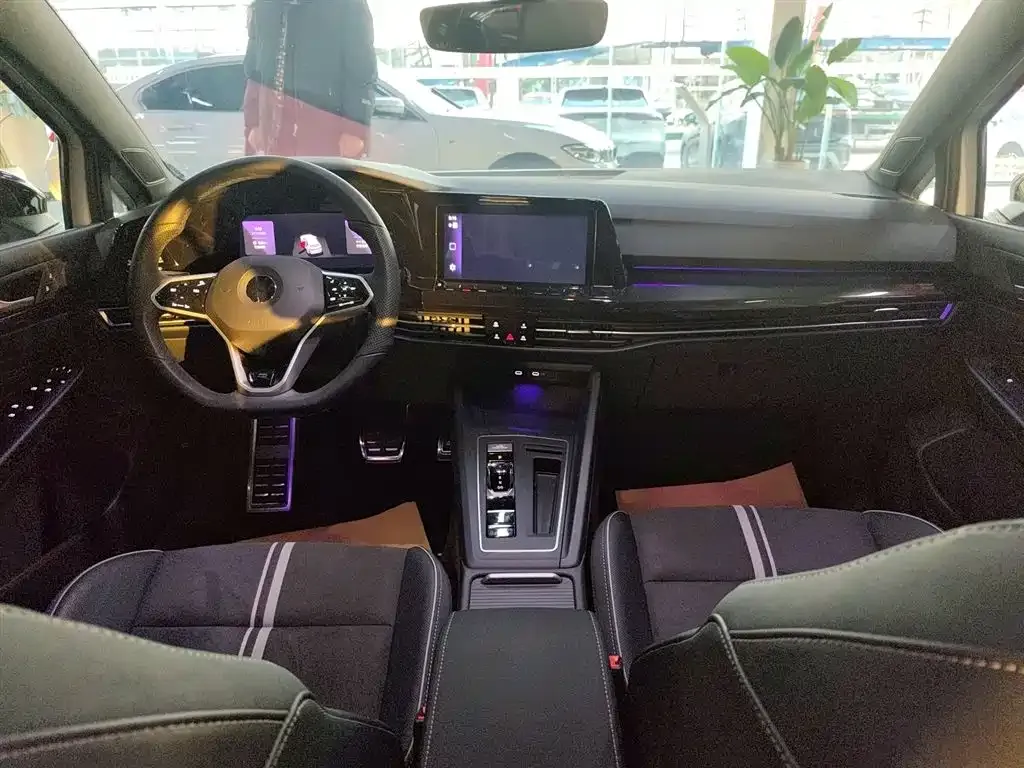 Volkswagen Golf 2024 из CN, фото 10