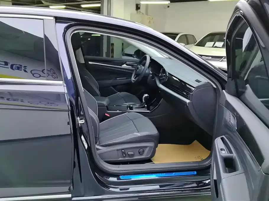 Volkswagen Passat 2024 из CN, фото 10
