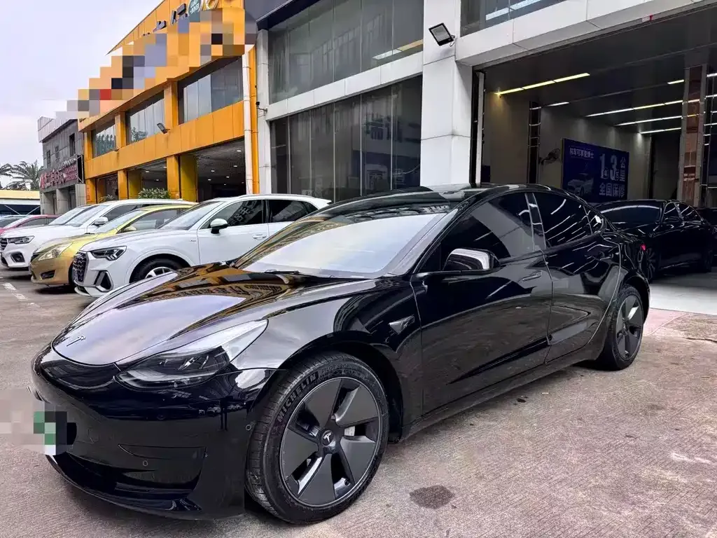 Tesla Model 3 — фото 1