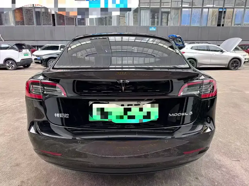 Tesla Model 3 — фото 9