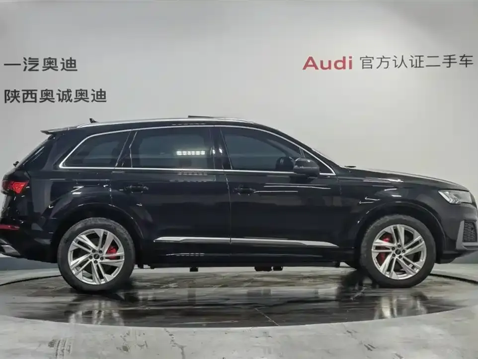 Audi Q7 2024 из CN, фото 4