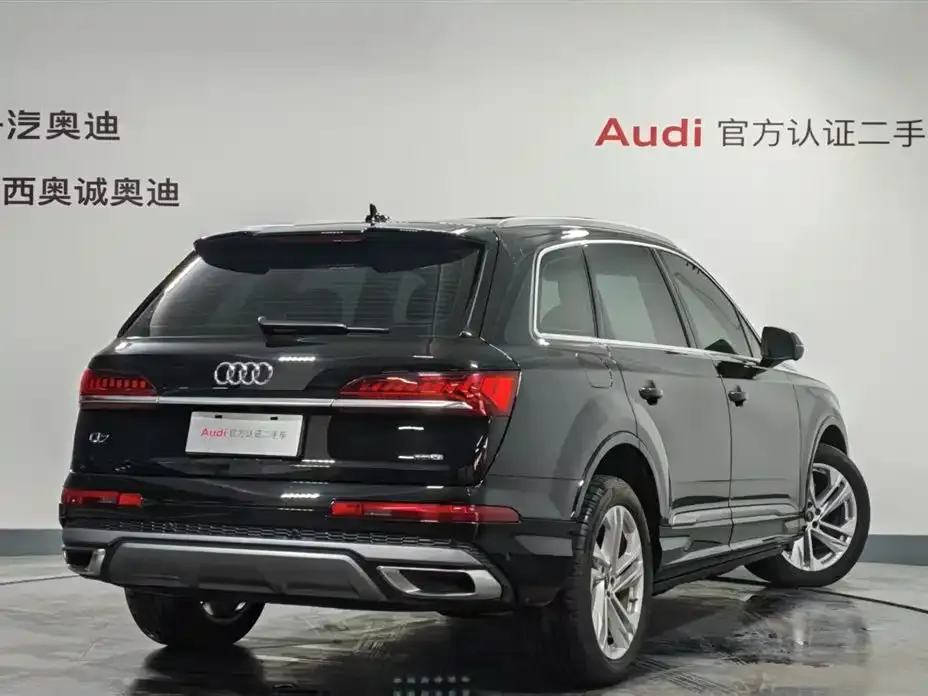 Audi Q7 2024 из CN, фото 2