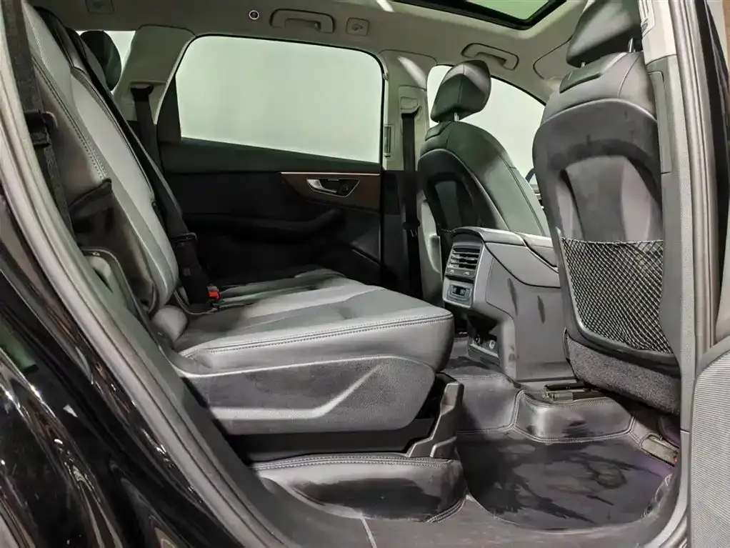 Audi Q7 2024 из CN, фото 7