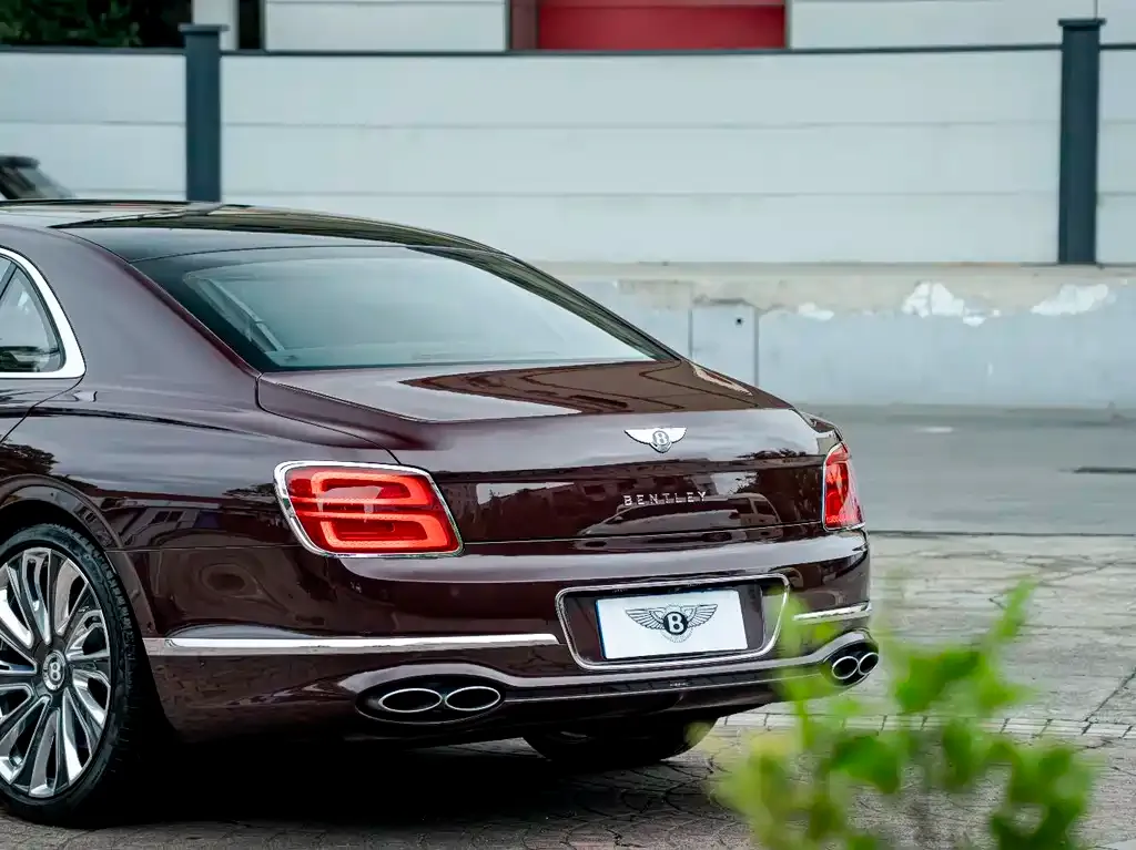 Bentley Flying Spur — фото 7