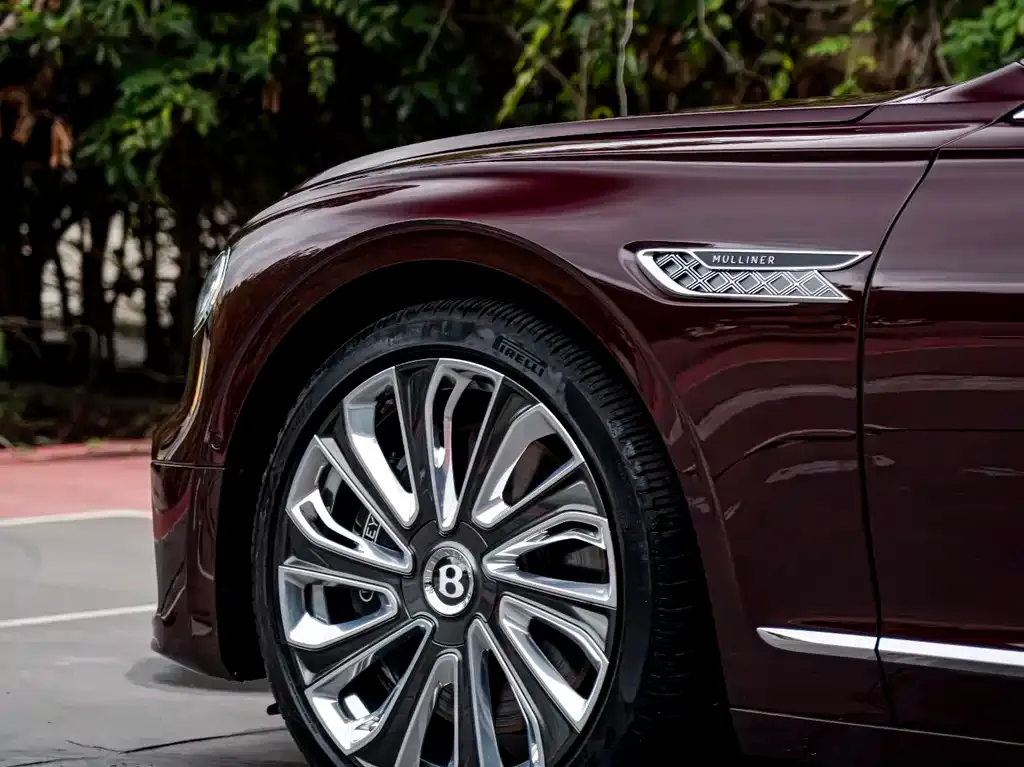 Bentley Flying Spur — фото 2