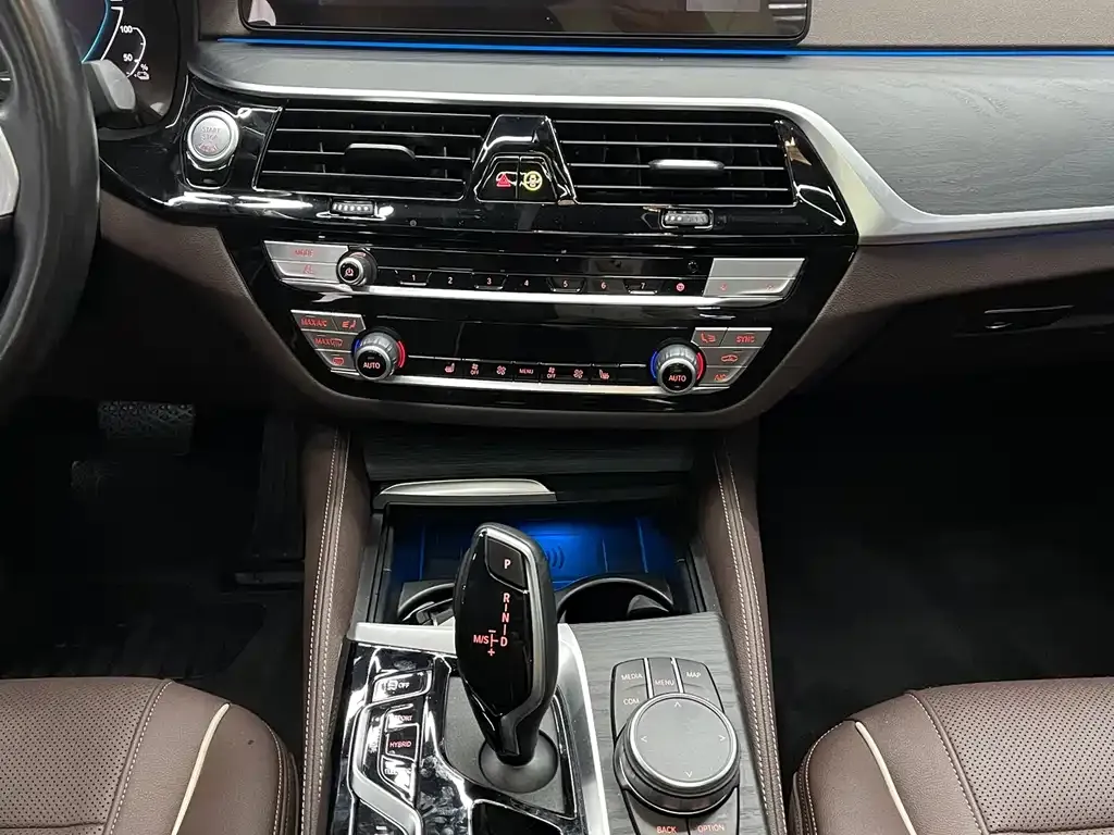 BMW 5 Series New Energy — фото 10