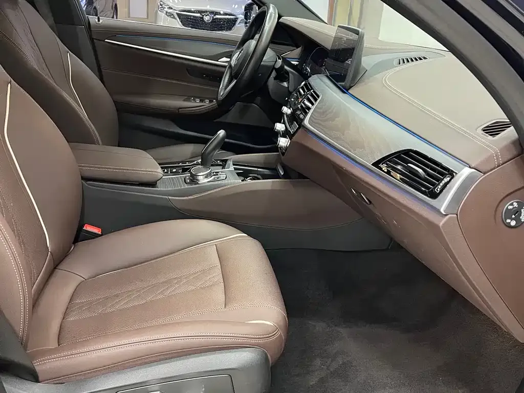 BMW 5 Series New Energy — фото 2