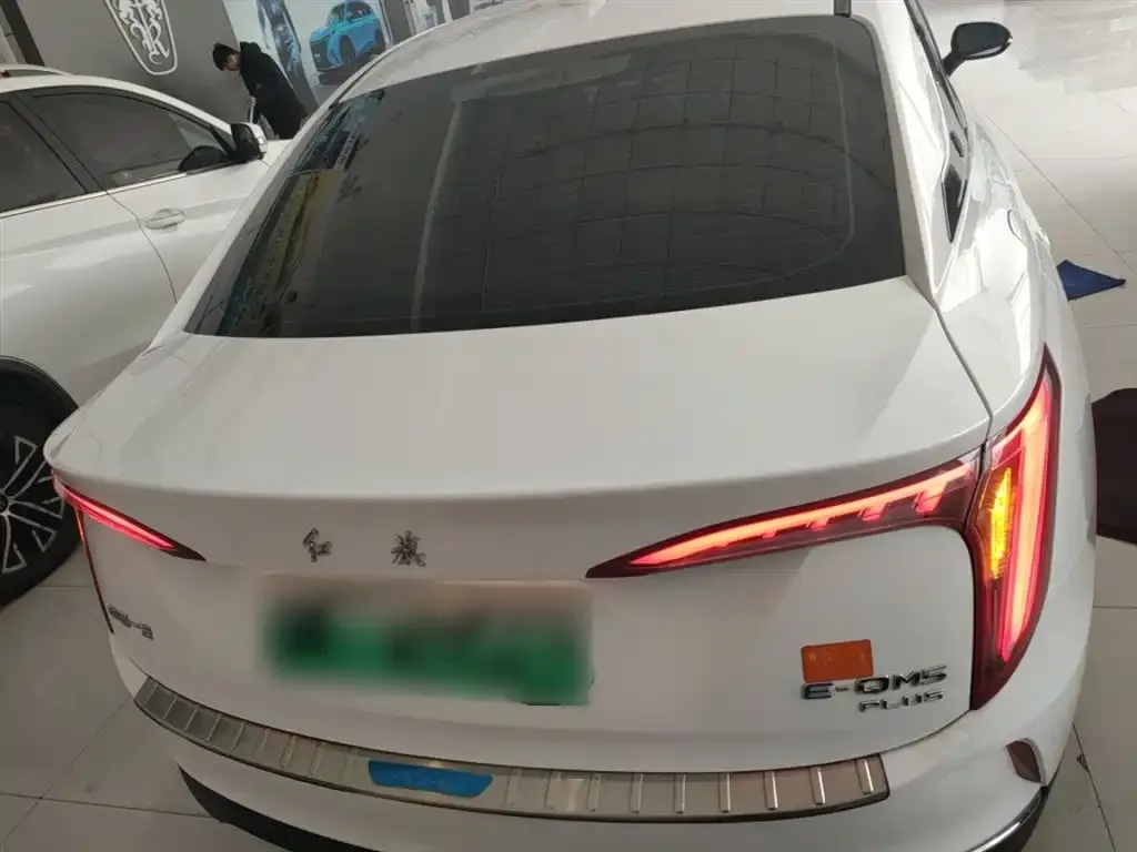 Hongqi E-QM5 — фото 3
