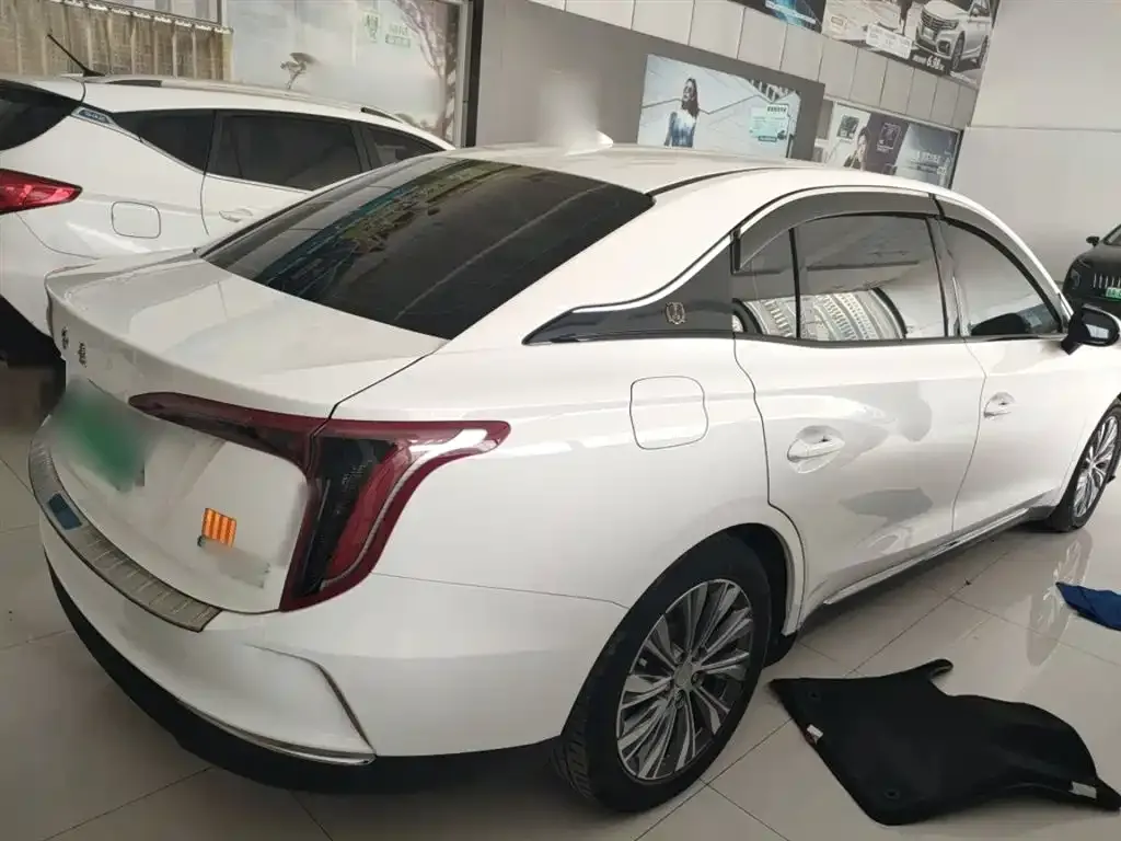 Hongqi E-QM5 — фото 10