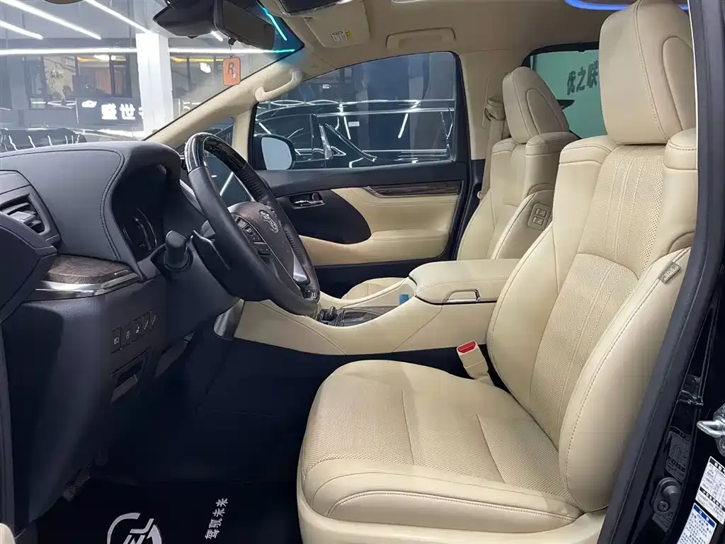 Toyota Vellfire 2023 из CN, фото 3