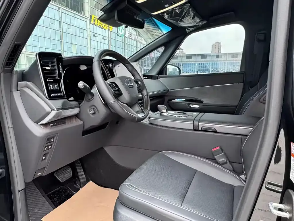 Lexus LM 2025 из CN, фото 5