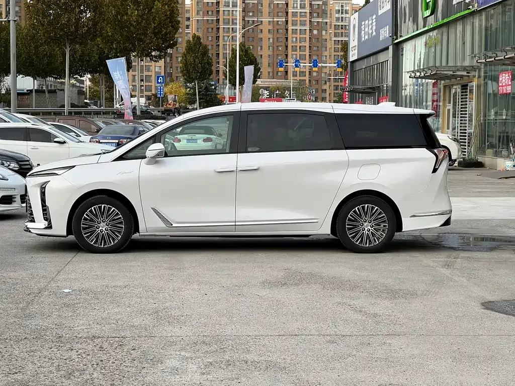 Buick GL8 Hybrid — фото 10