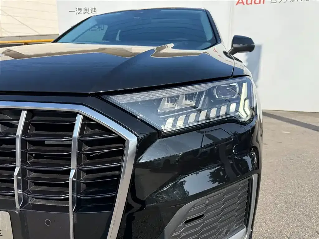 Audi Q7 2023 из CN, фото 4