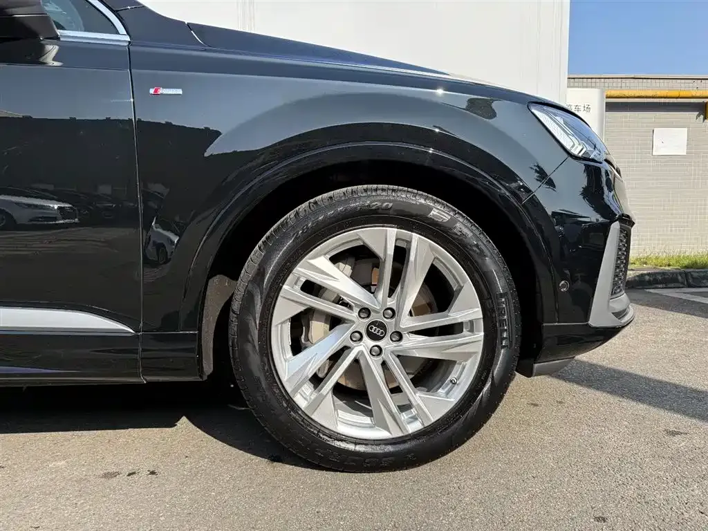 Audi Q7 2023 из CN, фото 8