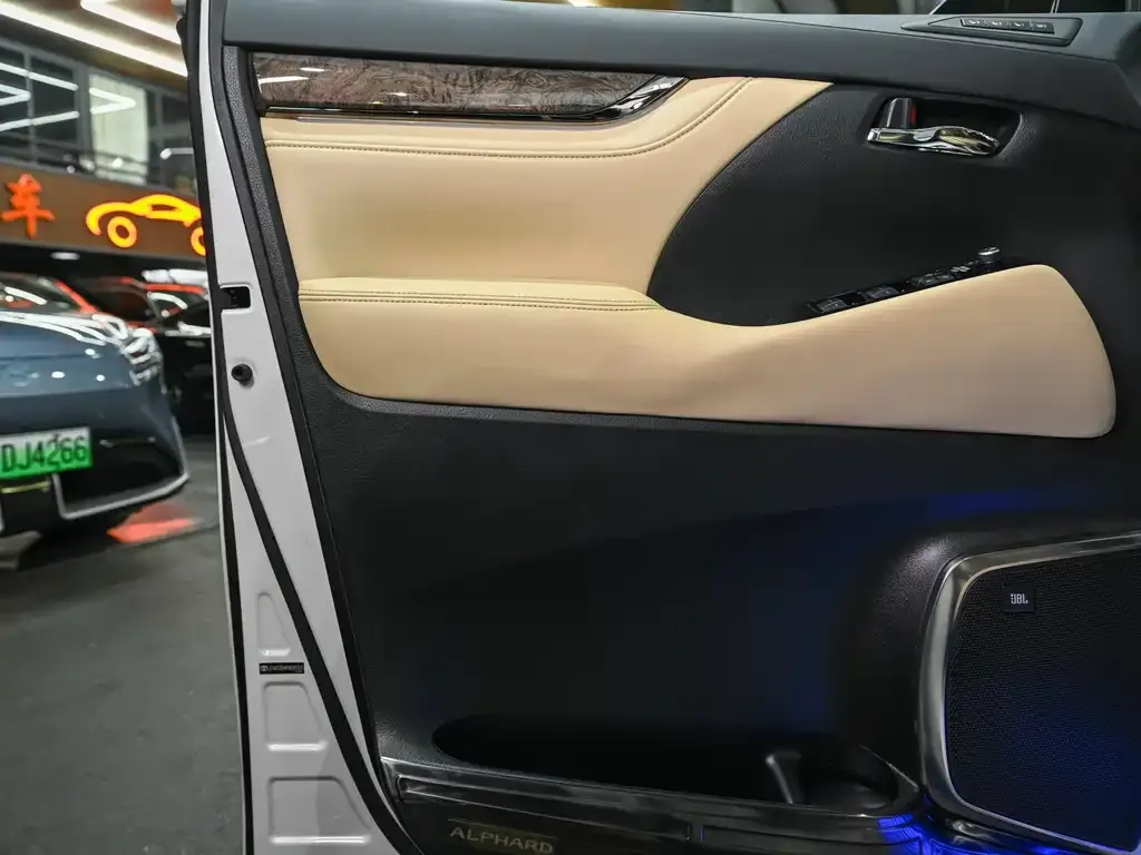 Toyota Alphard 2023 из CN, фото 6