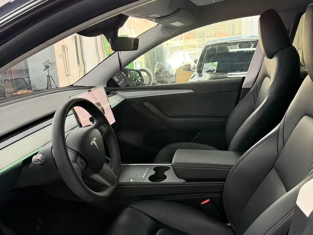 Tesla Model Y — фото 10