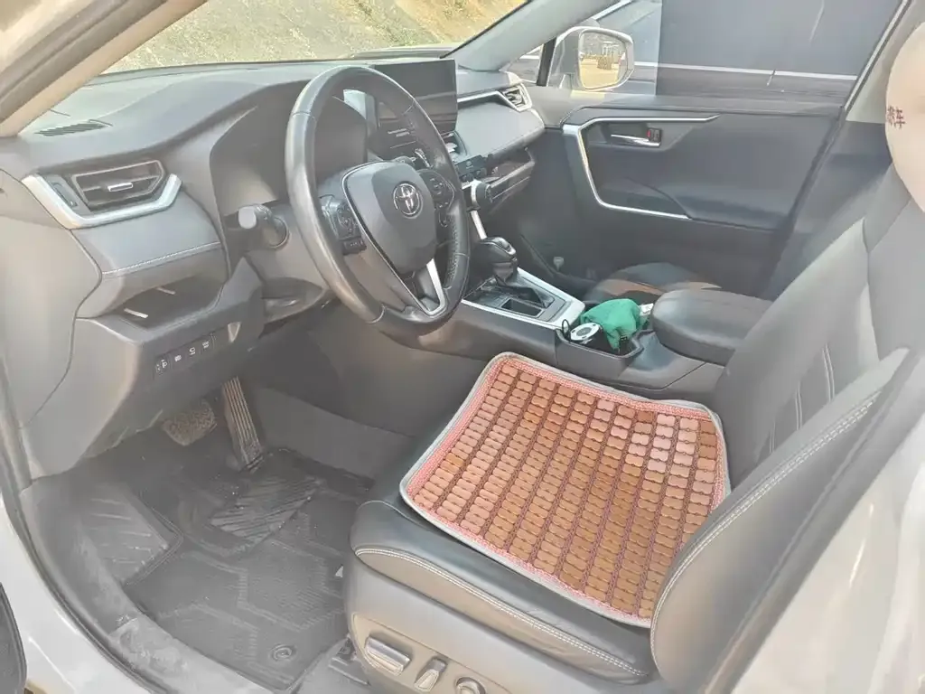Toyota RAV4 2024 из CN, фото 3