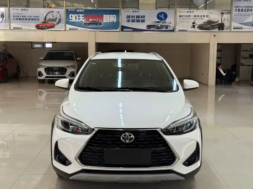 Toyota Yaris L — фото 2