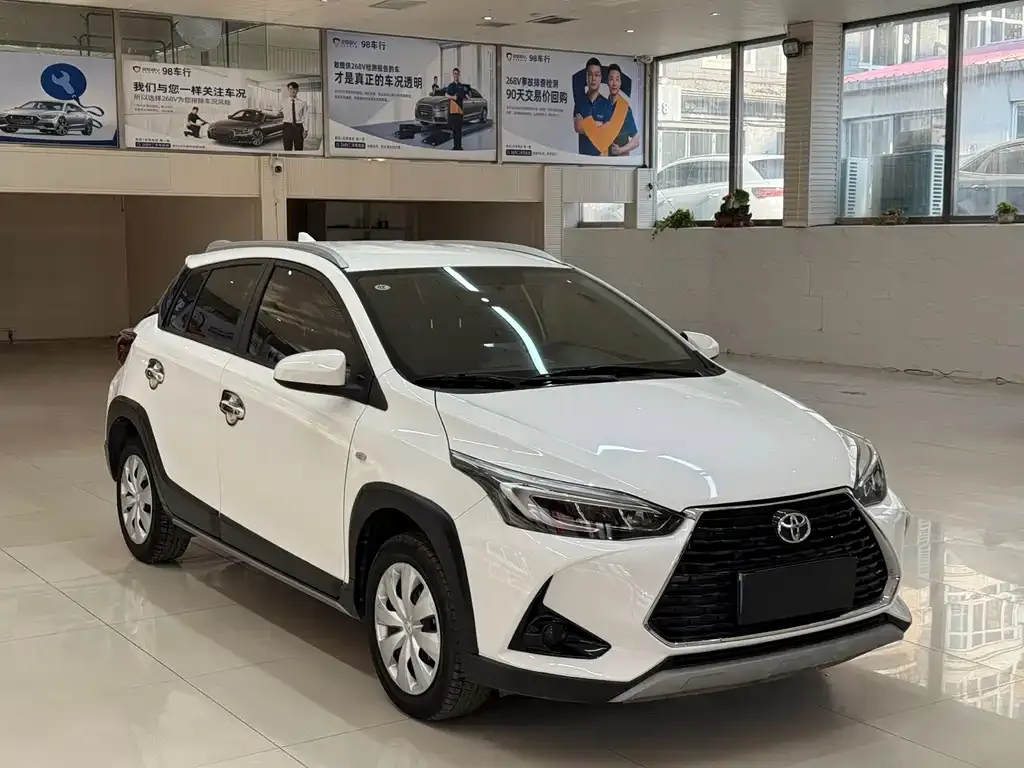 Toyota Yaris L — фото 3