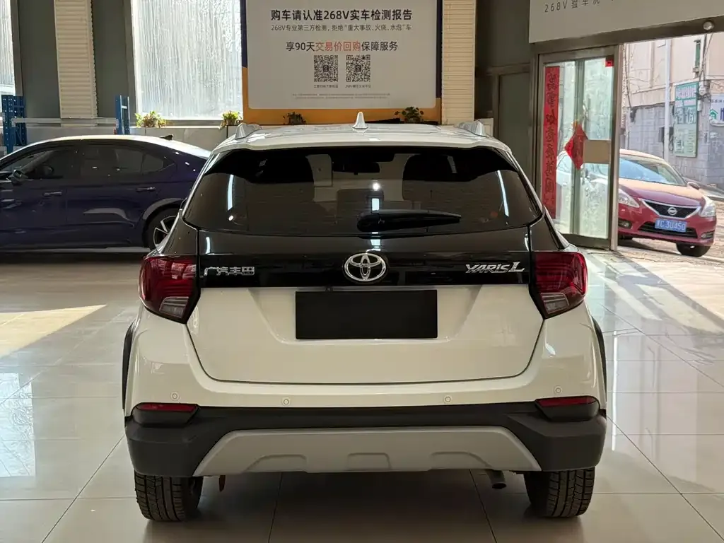 Toyota Yaris L — фото 5