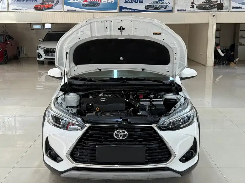Toyota Yaris L — фото 7