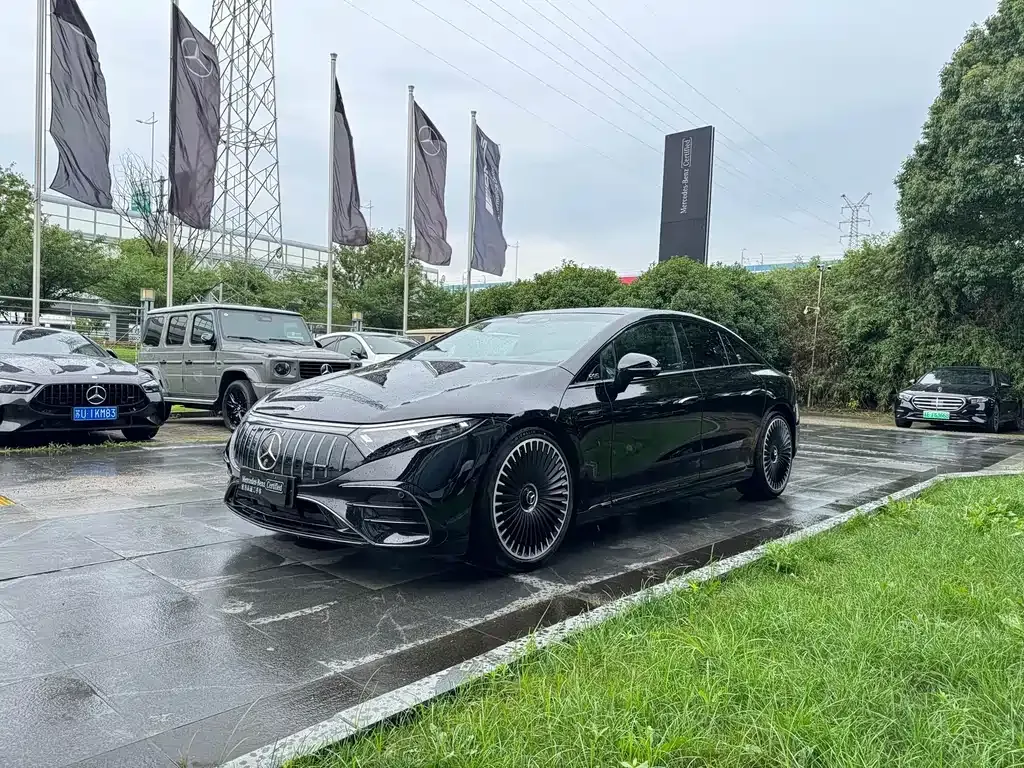 Mercedes-Benz EQS AMG — фото 1