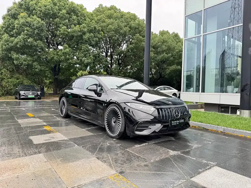Mercedes-Benz EQS AMG — фото 4