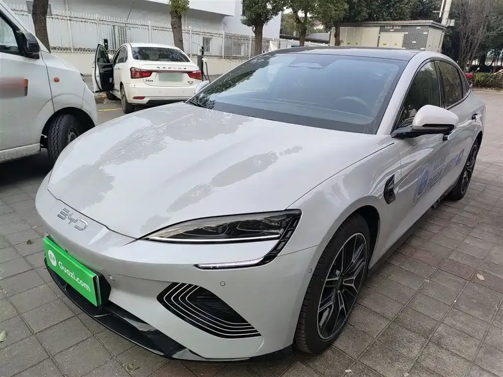 BYD Seal — фото 1