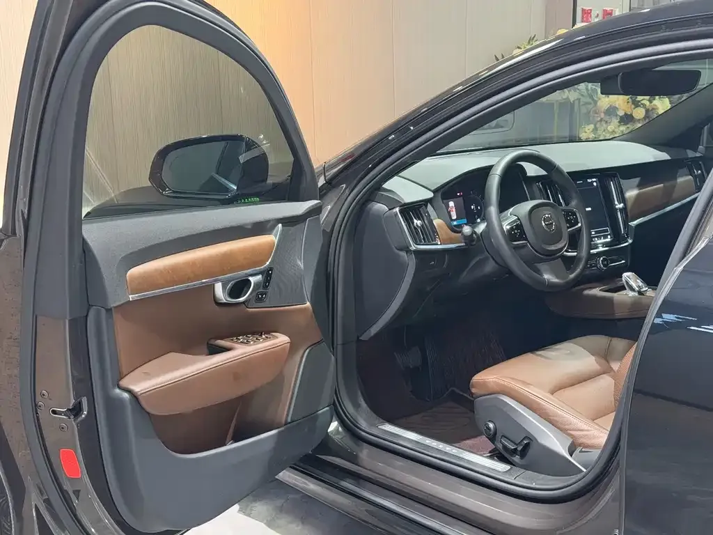 Volvo S90 2023 из CN, фото 2