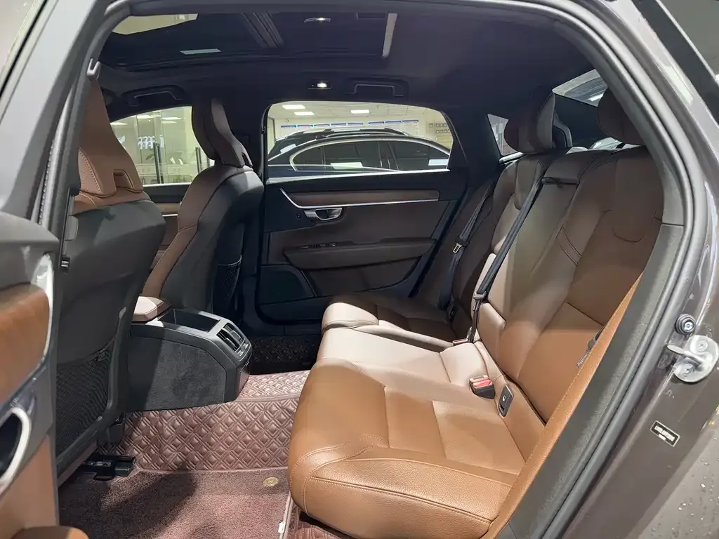 Volvo S90 2023 из CN, фото 6