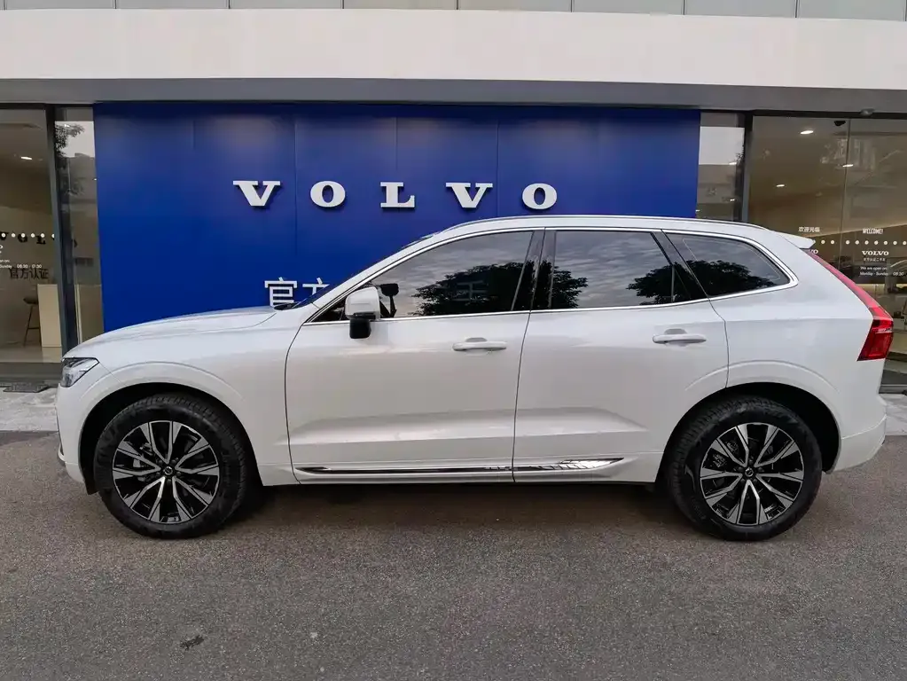 Volvo XC60 — фото 6