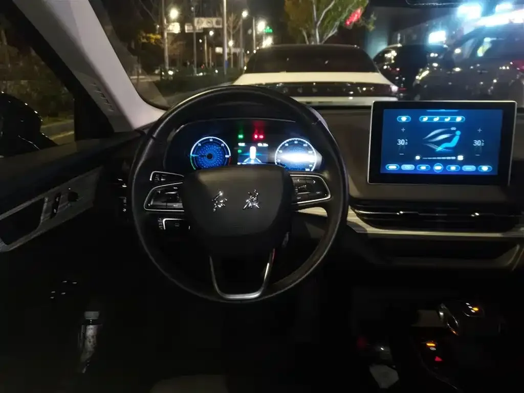 Hongqi E-QM5 2024 из CN, фото 4