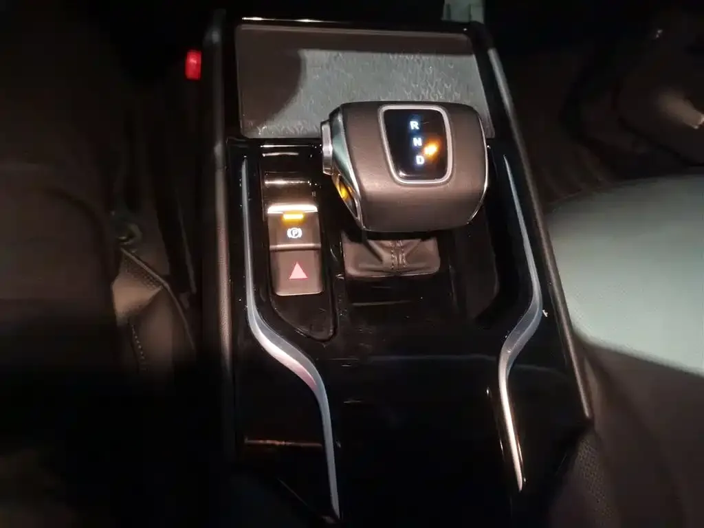 Hongqi E-QM5 2024 из CN, фото 2