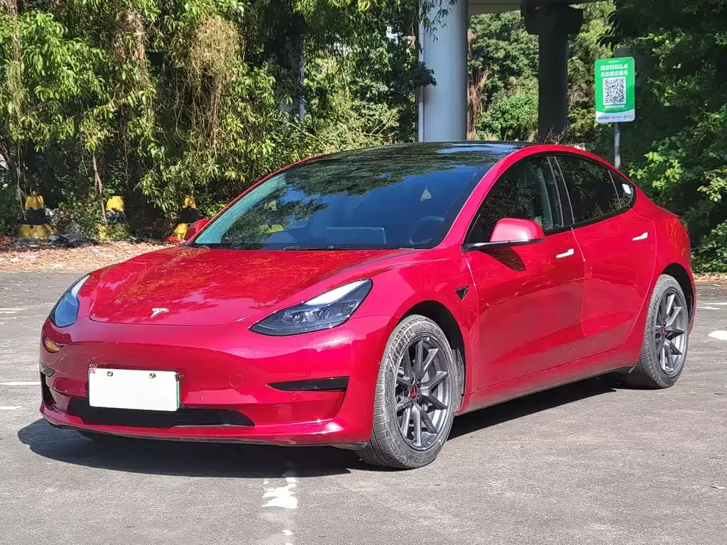 Tesla Model 3 — фото 1