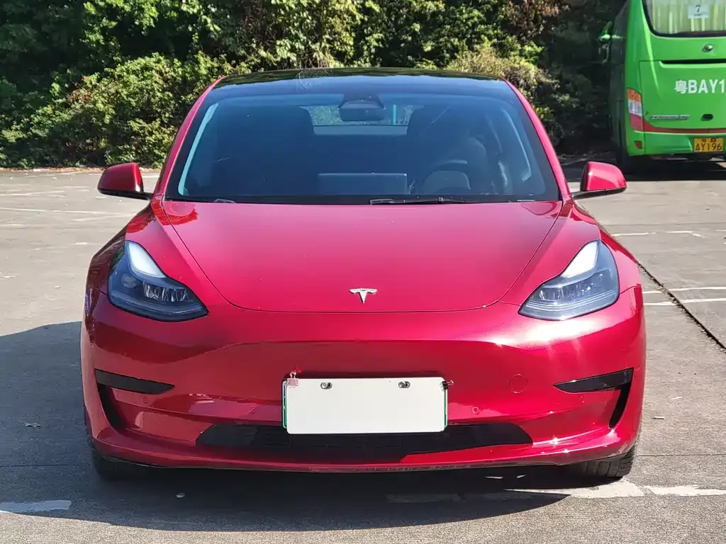 Tesla Model 3 — фото 4